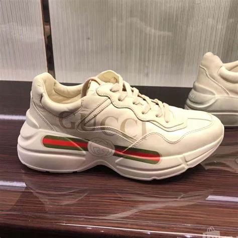 gucci rhyton sneakers beige.